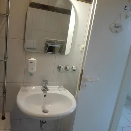 Отель Mauritius - Im Herzen Von - Fruehstueck Buchbar - Restaurant - Cafe - Fahrradbox Криммичау