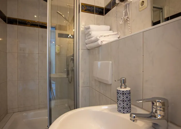 Mauritius - Im Herzen Von - Frühstück Buchbar - Restaurant - Café - Fahrradbox 3* Crimmitschau