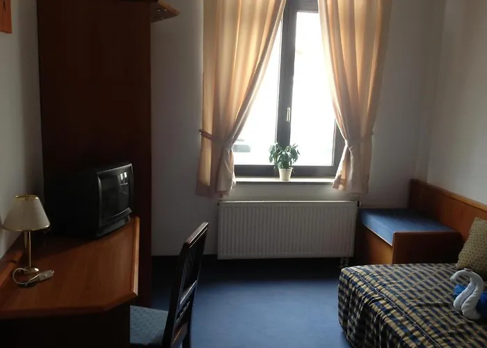 فندق Hotel Mauritius - Im Herzen Von Crimmitschau - Fruehstueck Buchbar - Fahrradbox 3*