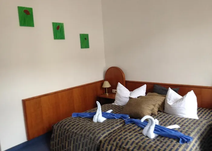 Hotel Mauritius - Im Herzen Von Crimmitschau - Fruehstueck Buchbar - Fahrradbox فندق