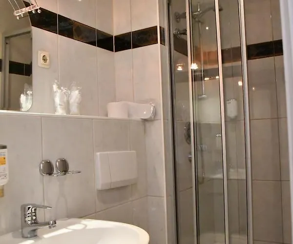 Hotel Mauritius - Im Herzen Von Crimmitschau - Fruehstueck Buchbar - Fahrradbox